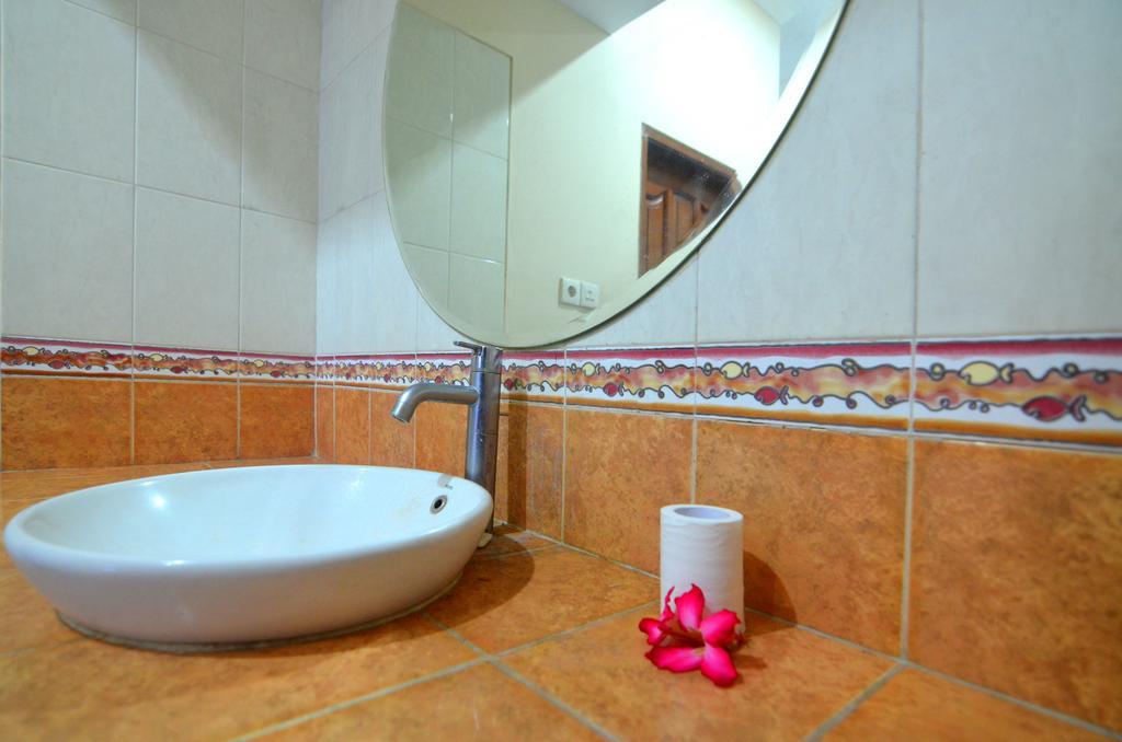 Lori Beach Inn Семиньяк Экстерьер фото